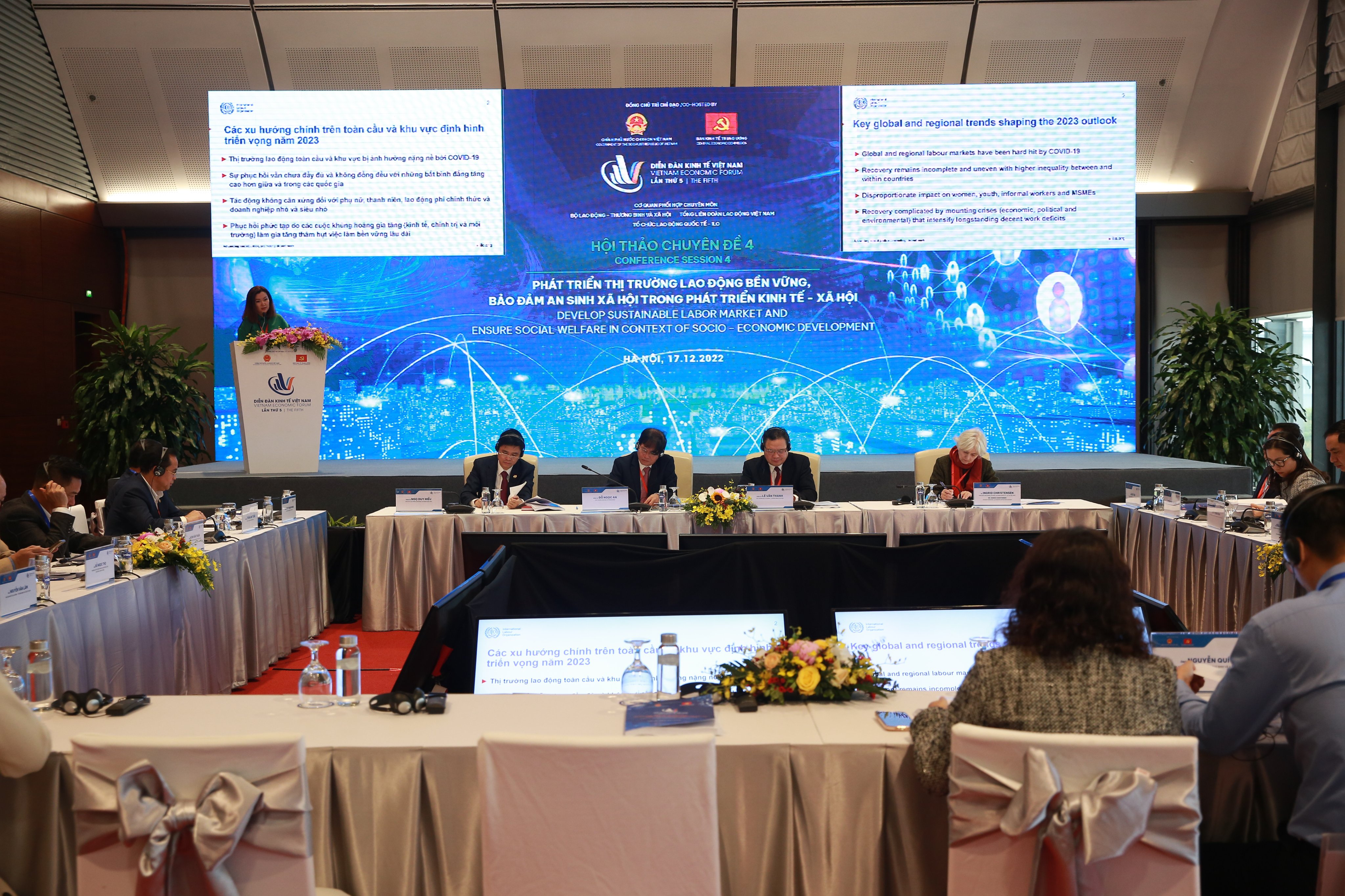 Các chuyên gia tham dự hội thảo. 