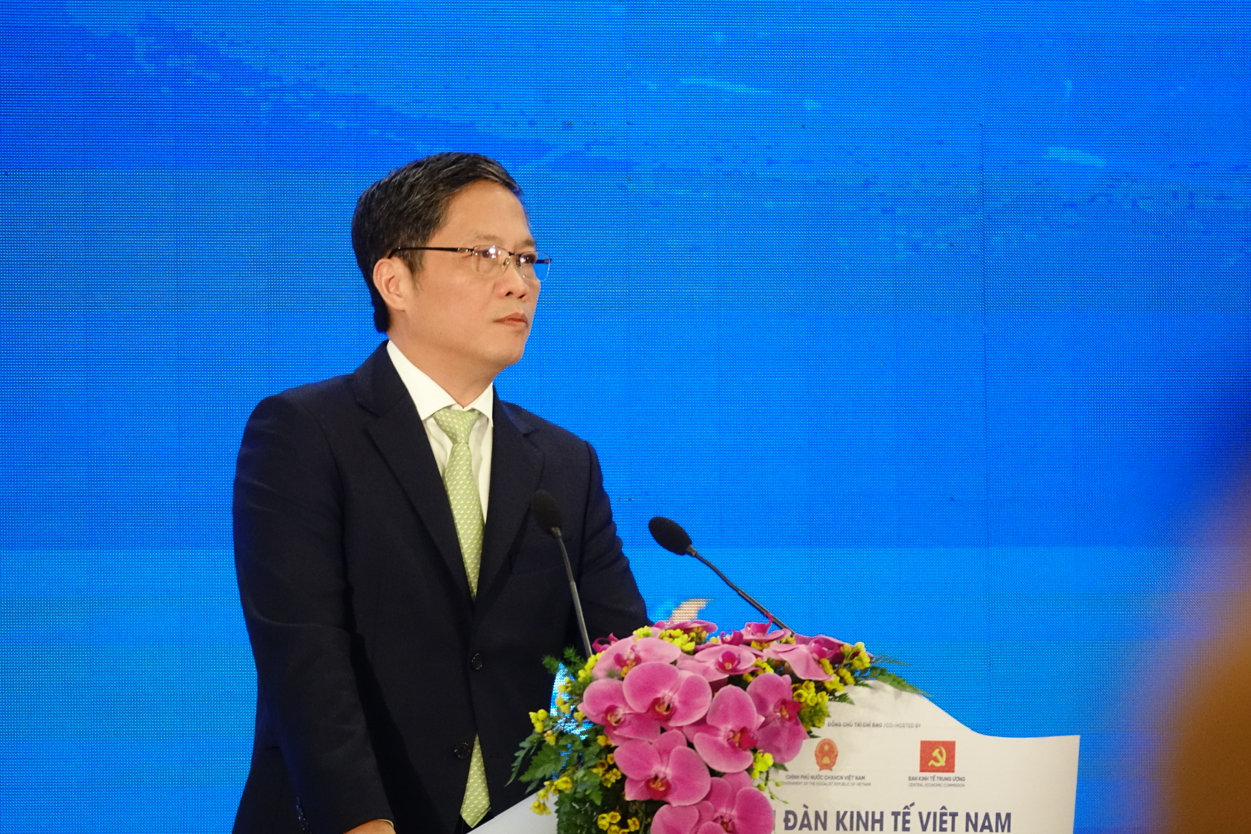 Trưởng ban Kinh tế Trung ương Trần Tuấn Anh phát biểu đề dẫn tại Phiên toàn thể diễn ra chiều ngày 17-12-2022.