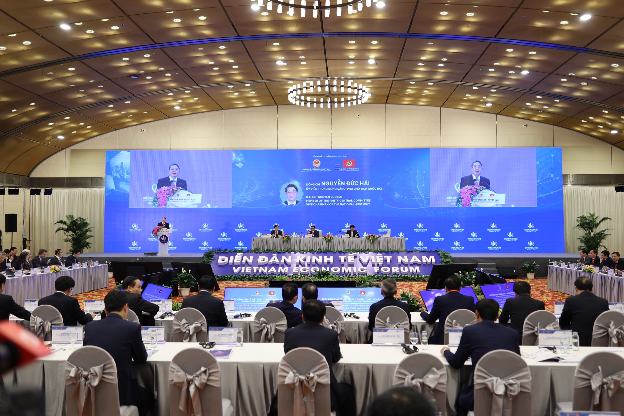 Toàn cảnh diễn đàn