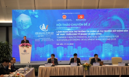 Các diễn giả trình bày tham luận tại diễn đàn. (Ảnh: Việt Tuấn).