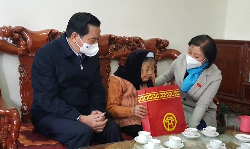 Hà Nội tăng gấp đôi mức quà tặng dịp Tết Nguyên đán cho nhiều đối tượng