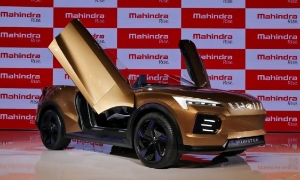 Mẫu SUV điện được Mahindra ra mắt tại Triển lãm ô tô Ấn Độ 2020. Ảnh: Reuters