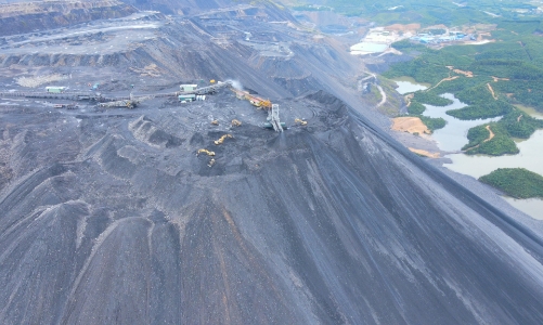 Tìm giải pháp xử lý những núi chất thải khổng lồ của các mỏ than tại Quảng Ninh 