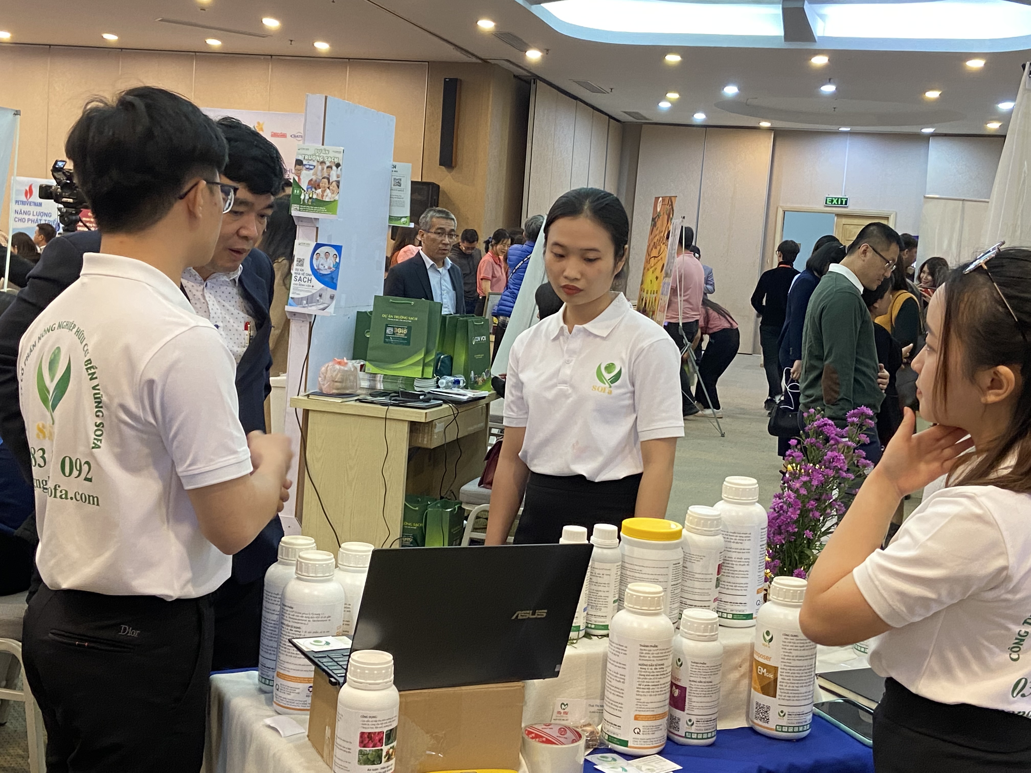Nhiều dự án khởi nghiệp được trưng bày, giới thiệu tại Chương trình.