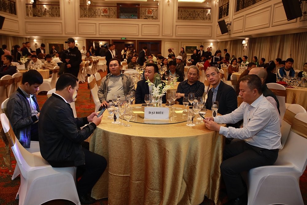 Đ&atilde; c&oacute; nhiều kh&aacute;ch h&agrave;ng đặt mua hoặc đặt giữ chỗ sản phẩm shophouse BGI Topaz Downtown ngay tại lễ mở b&aacute;n dự &aacute;n ng&agrave;y 17/12. (Ảnh BGI).