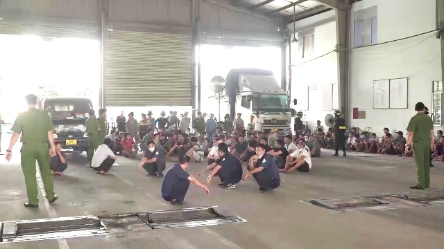 Cơ quan Công an tiến hành khám xét tại Trung tâm đăng kiểm 50-07V quận Bình Tân, TP HCM