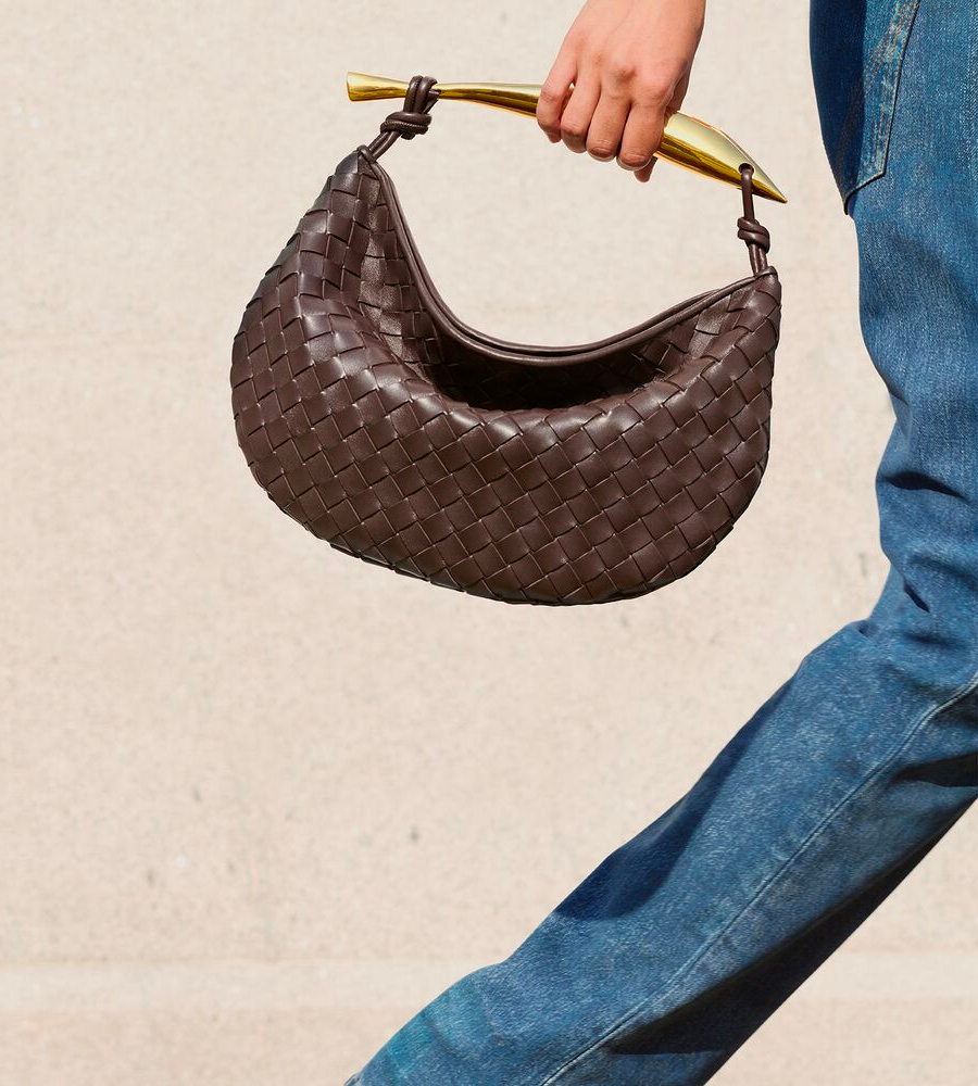 Bottega Veneta giới thiệu chương trình làm mới và sửa chữa miễn phí trọn đời cho túi xách có tên “Certificate of Craft”.