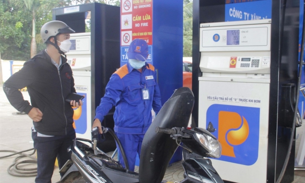Giá xăng dầu đồng loạt giảm từ chiều ngày 21/12/2022.