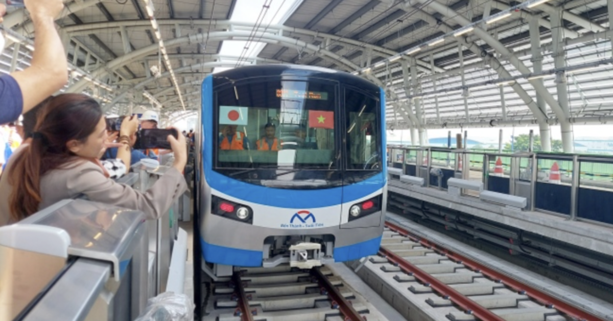 Htmc Train HCMC’s first metro line undergoes test run - VnEconomy