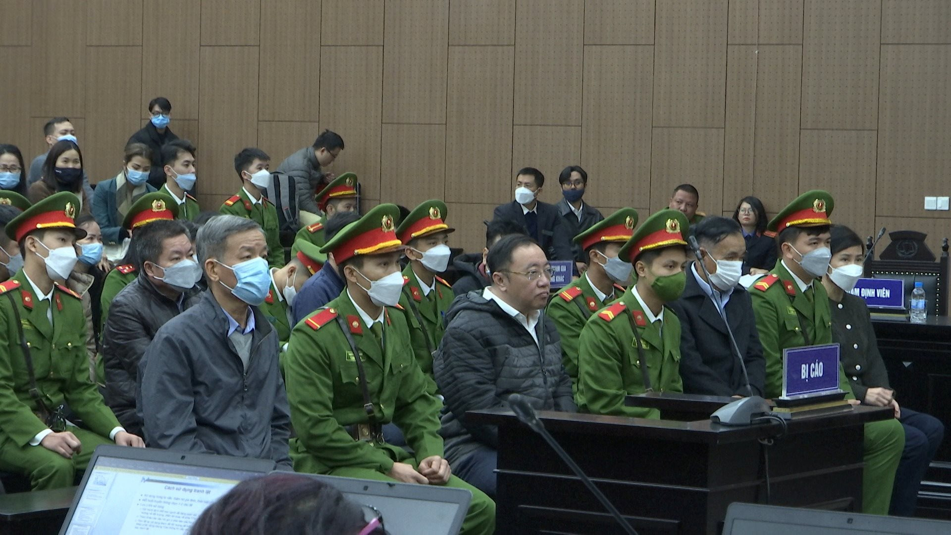 Các bị cáo tại tòa.