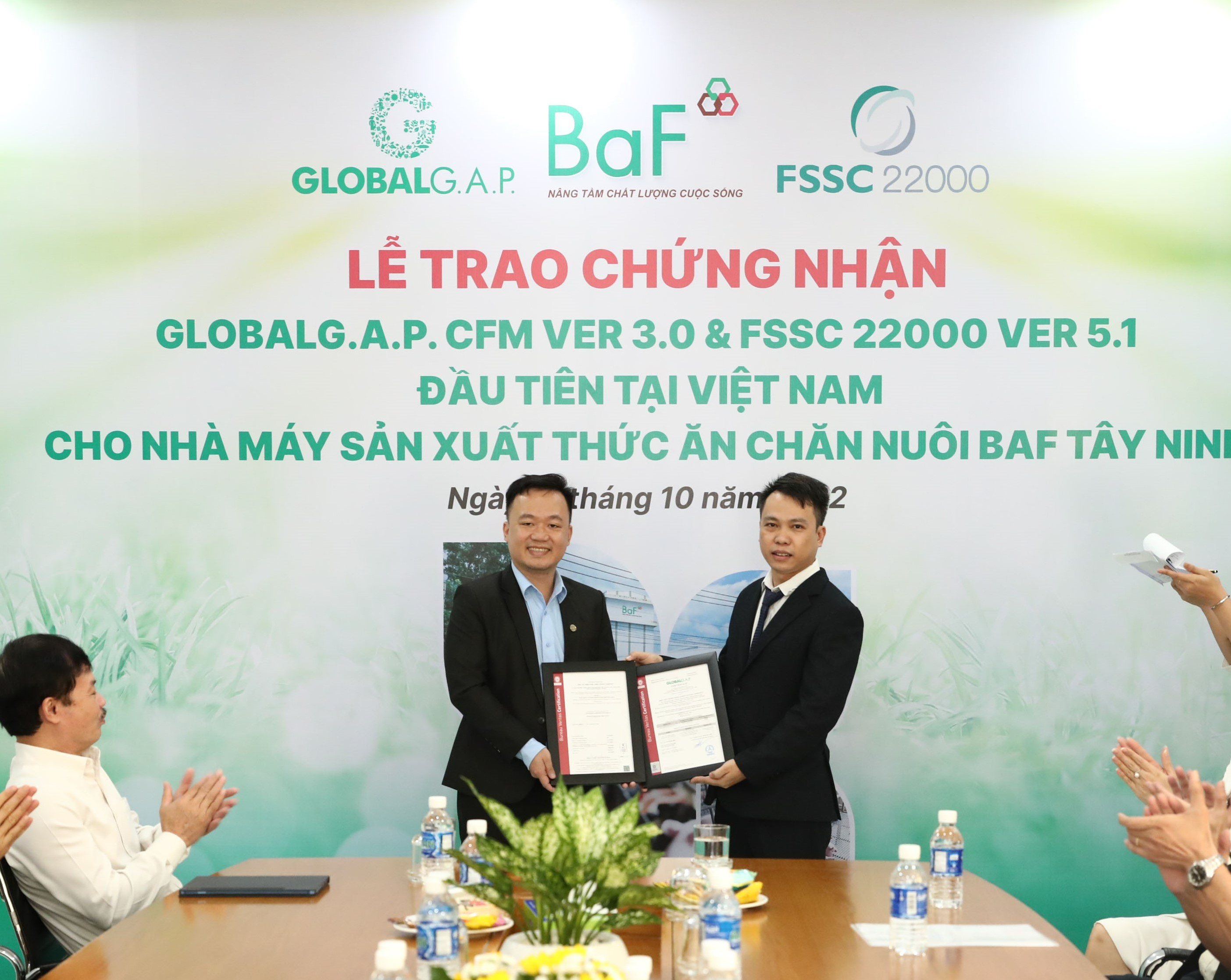 Nh&agrave; m&aacute;y thức ăn chăn nu&ocirc;i BaF T&acirc;y Ninh l&agrave; nh&agrave; m&aacute;y đầu ti&ecirc;n đạt c&ugrave;ng l&uacute;c 2 chứng nhận quốc tế tại Việt Nam.