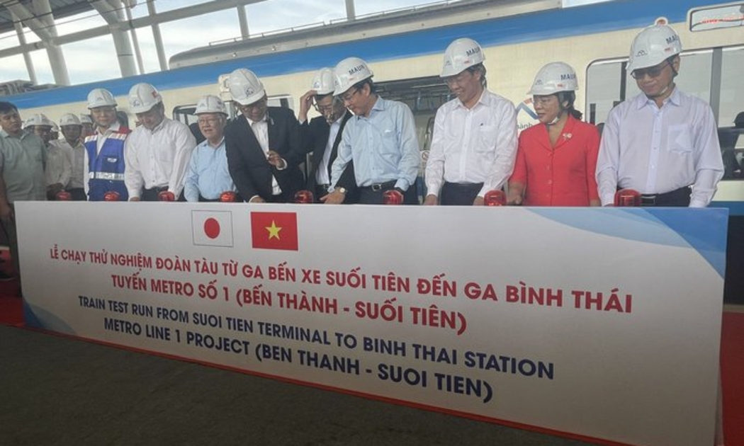 MAUR đã chính thức cho chạy thử nghiệm 9 km đoạn trên cao tuyến metro số 1 Bến Thành - Suối Tiên, từ ga Suối Tên đến ga Bình Thái.