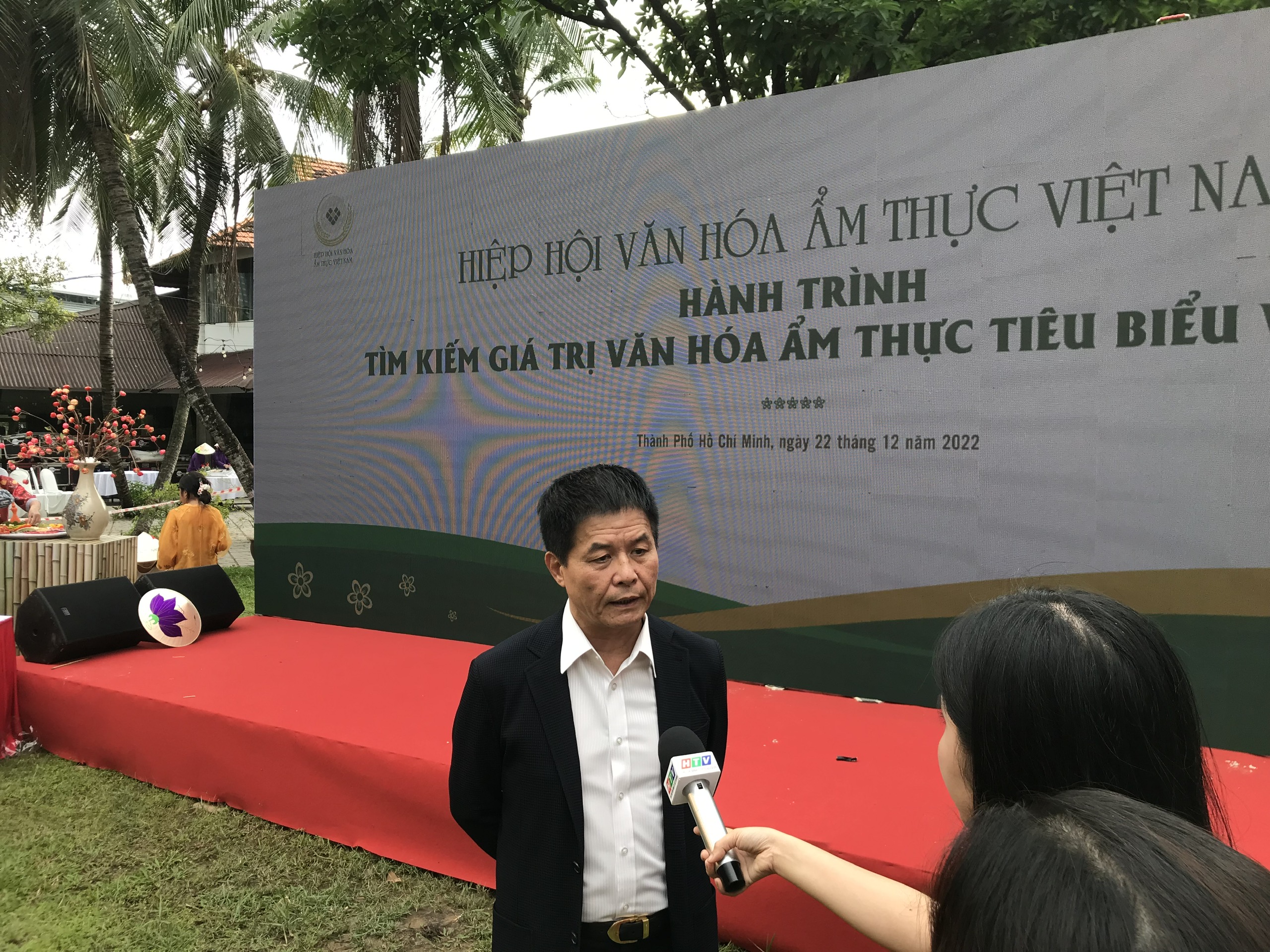 Ông Nguyễn Quốc Kỳ, Chủ tịch VCCA trả lời phỏng vấn báo chí tại sự kiện. Ảnh: PC.