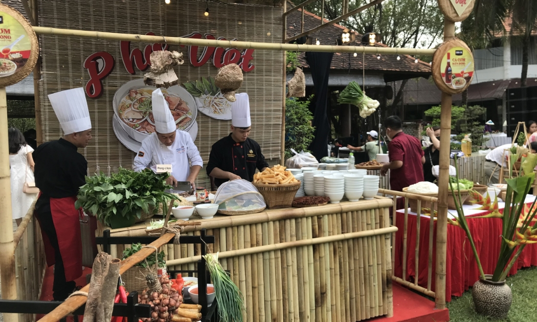 Phở là món ăn tinh hoa ẩm thực nổi tiếng của Việt Nam.
