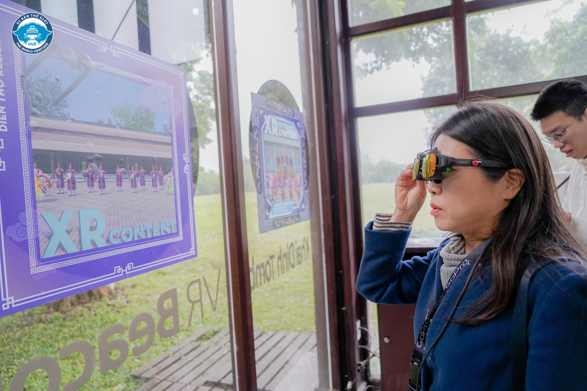 Trải nghiệm thực tế ảo XR gi&uacute;p du kh&aacute;ch c&oacute; thể ngắm to&agrave;n cảnh Ho&agrave;ng th&agrave;nh Huế xưa mở rộng trước tầm mắt.