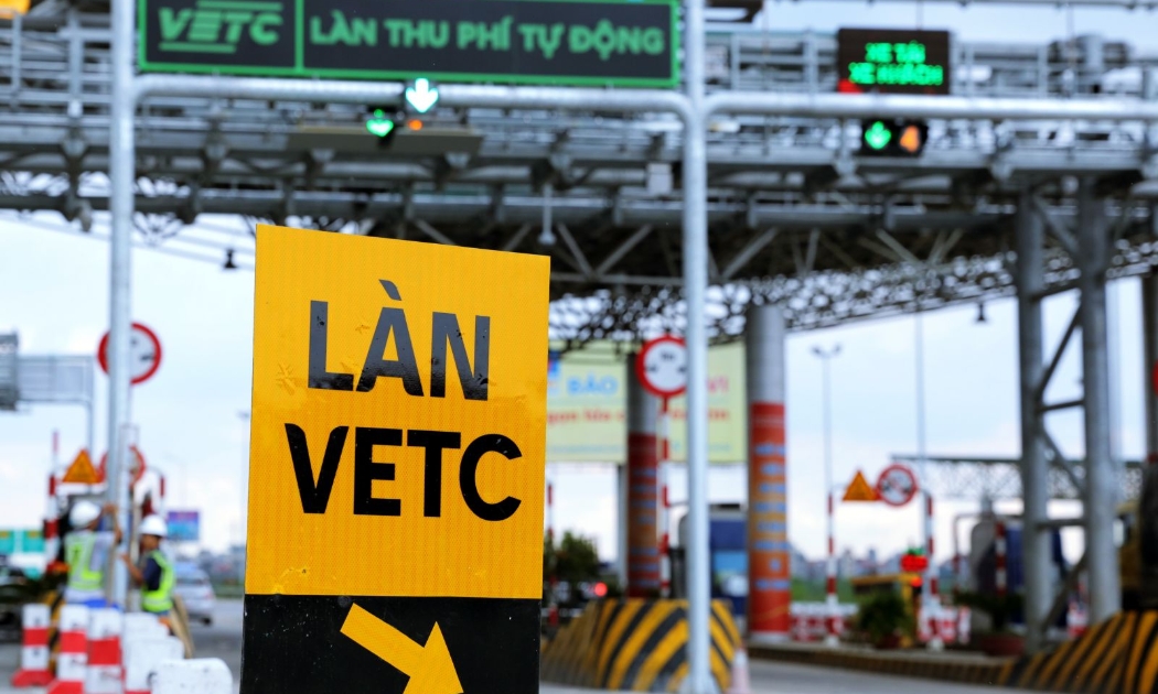 Hệ thống thu phí điện tử không dừng (ETC) đang được triển khai tại tất cả các trạm thu phí trên toàn quốc, với 4,2 triệu phương tiện trên toàn quốc đã dán thẻ đầu cuối.