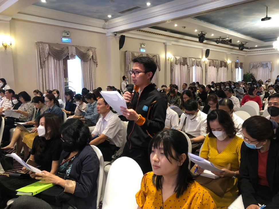 Doanh nghiệp nêu thắc mắc với Cục thuế TP.HCM tại buổi đối thoại ngày 23/12/2022. Ảnh: PC.