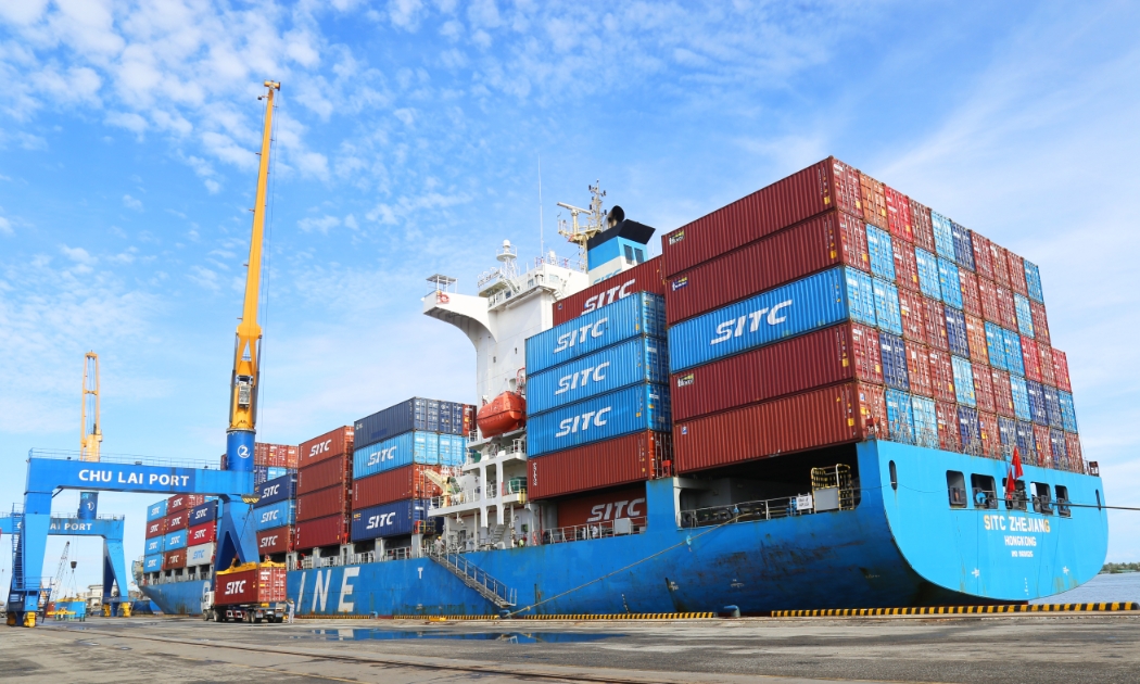 Cảng Chu Lai hợp tác với nhiều hãng tàu quốc tế như CMA CGM, SITC, ZIM... vận chuyển hàng hóa của các doanh nghiệp ra thị trường thế giới.