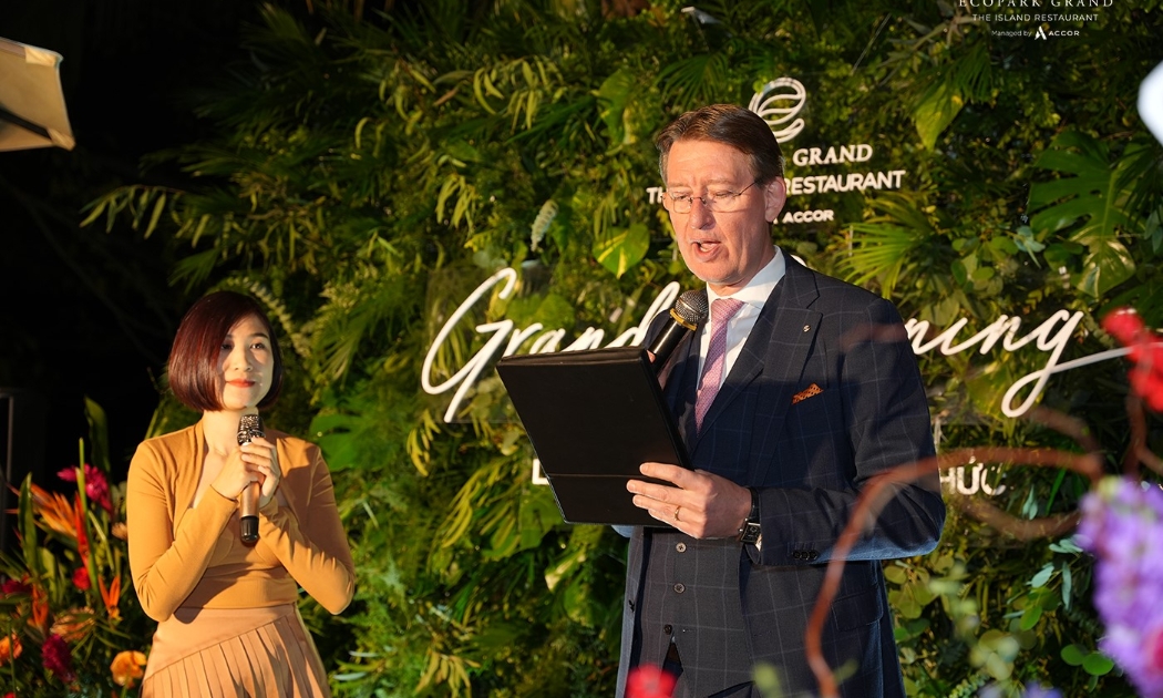 Ông William Haandrikman, Tổng giám đốc khách sạn Sofitel Legend Metropole Hà Nội và Giám đốc vùng của toàn bộ khách sạn thuộc tập đoàn Accor tại miền Bắc Việt Nam, phát biểu tại buổi lễ khai trương.