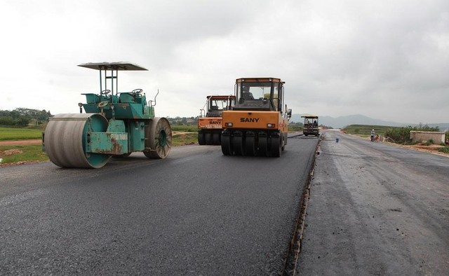 Quốc hội, Chính phủ ưu tiên tập trung nguồn lực để phấn đấu đến năm 2030, cả nước có khoảng 5.000 km đường bộ cao tốc. 