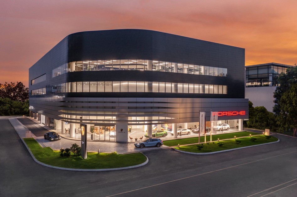 Trung tâm Porsche Sài Gòn đạt chứng nhận LEED Gold đầu tiên trong ngành công nghiệp ô tô tại Việt Nam.