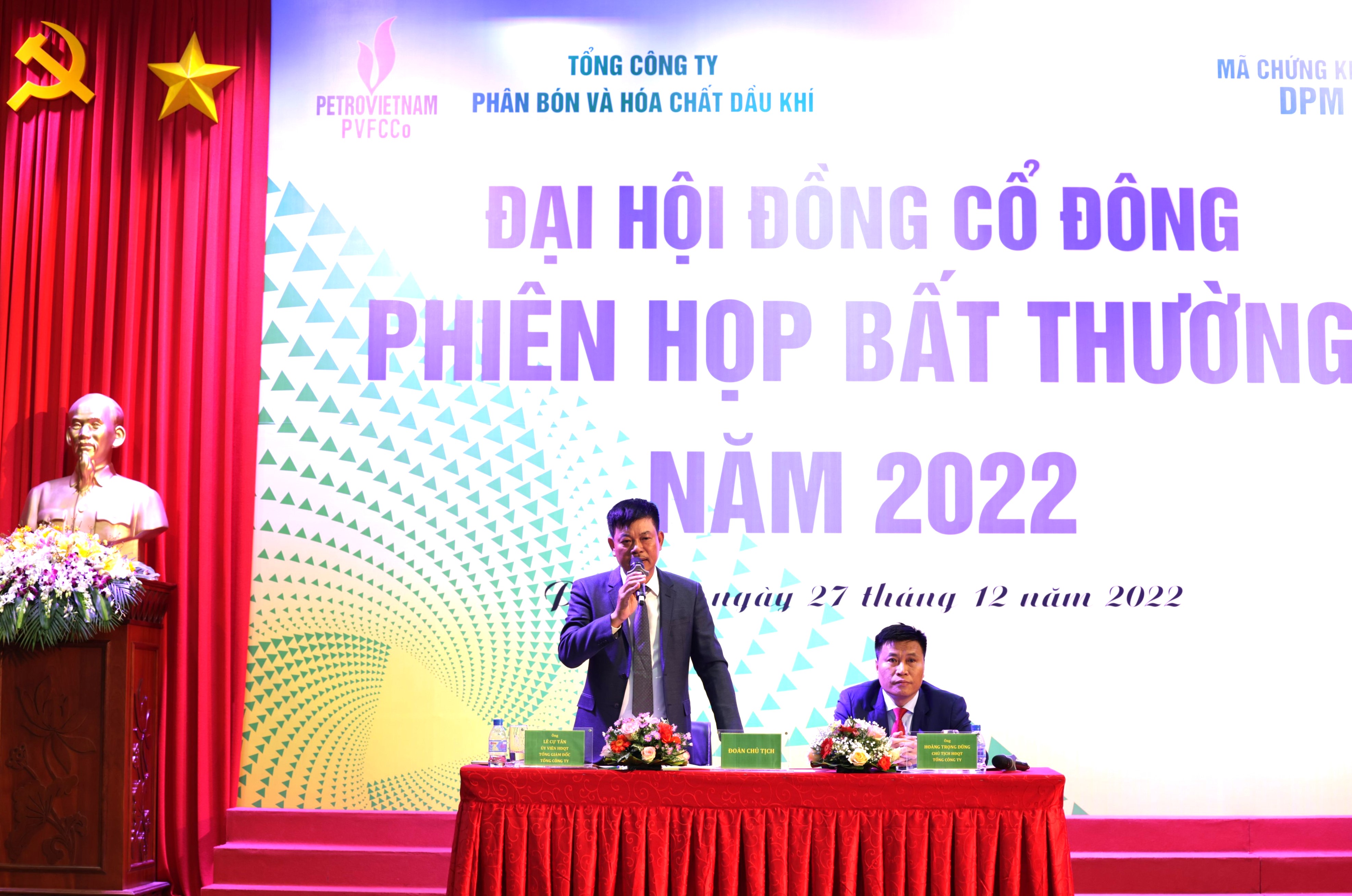 Đại hội đồng cổ đông phiên họp bất thường của PVFCCo thông qua mức chia cổ tức năm 2022 là 7.000 đồng/cổ phiếu.