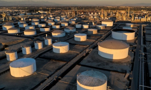 Giá dầu tăng sau tin Trung Quốc tiếp tục nới lỏng hạn chế phòng dịch và bão tuyết ở Mỹ