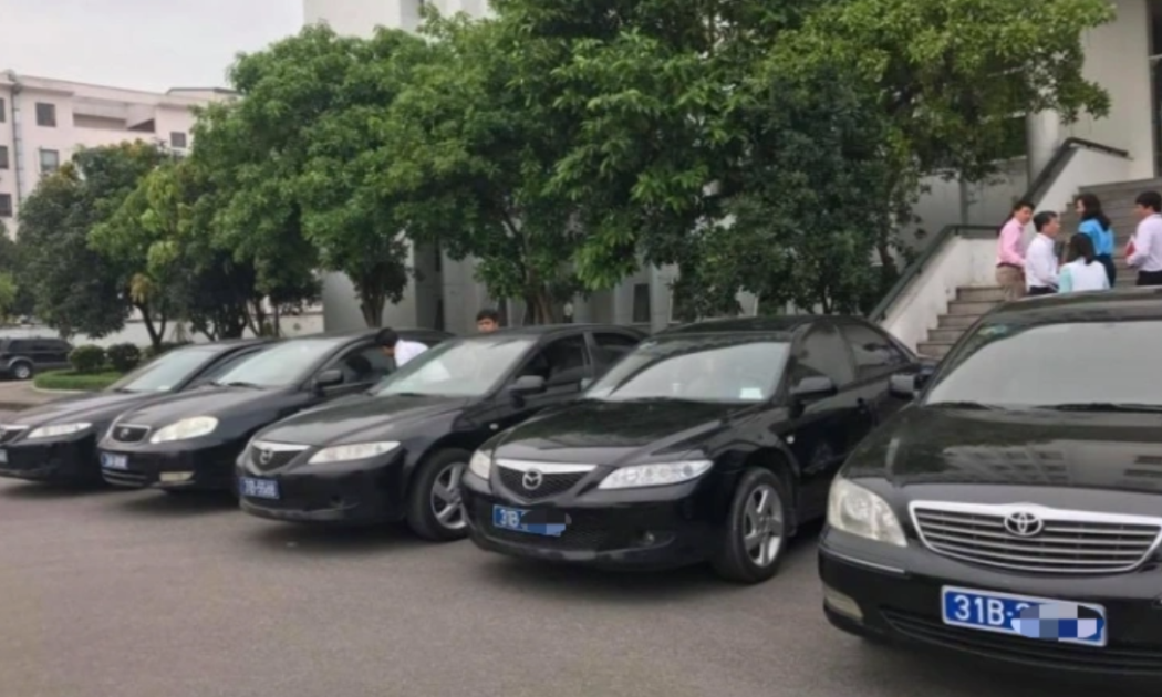 Hệ thống Kho bạc Nhà nước phát hiện 908.614 khoản chi thường xuyên chưa đủ điều kiện thanh toán. Khi chi vượt các khoản theo tiêu chuẩn, định mức như đi công tác nước ngoài, mua sắm ô tô... sẽ bị từ chối thanh toán.