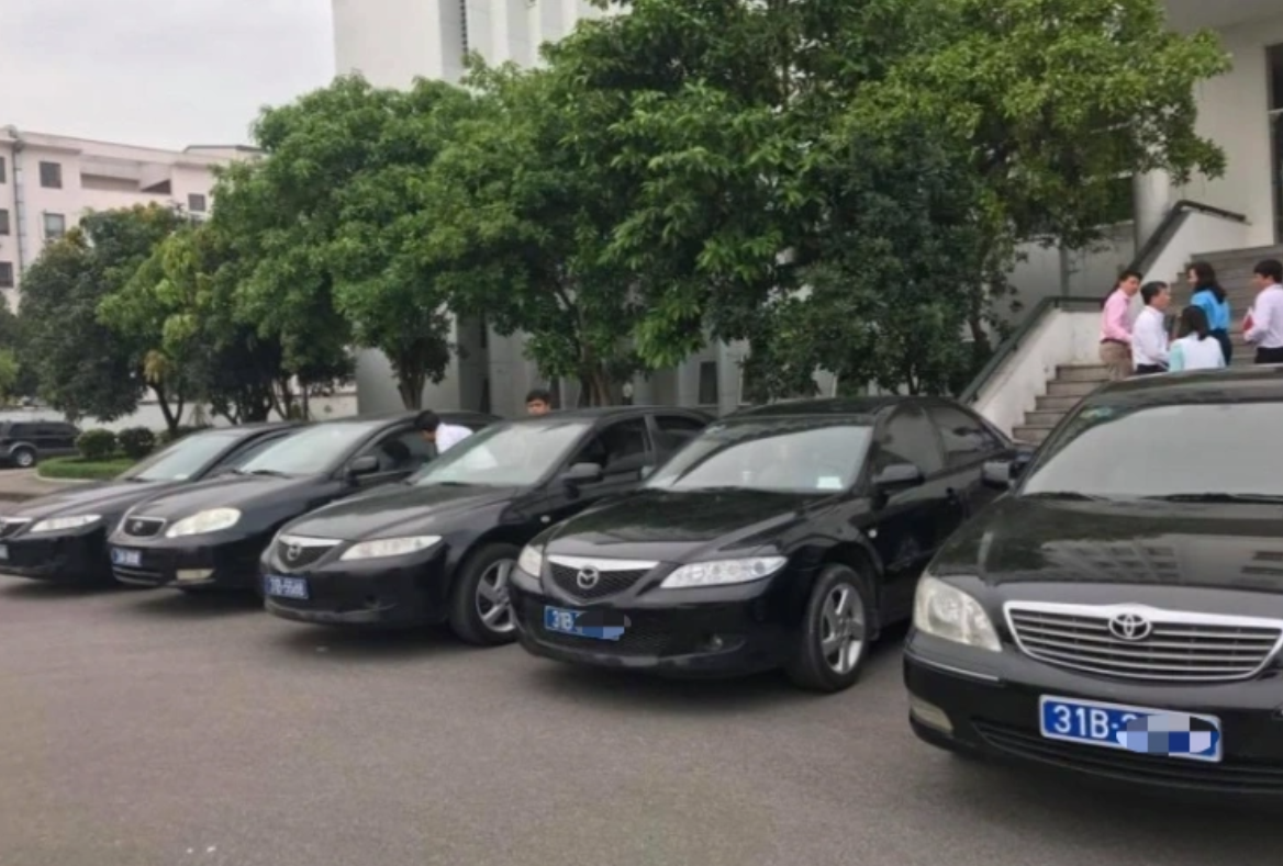 Hệ thống Kho bạc Nhà nước phát hiện 908.614 khoản chi thường xuyên chưa đủ điều kiện thanh toán. Khi chi vượt các khoản theo tiêu chuẩn, định mức như đi công tác nước ngoài, mua sắm ô tô... sẽ bị từ chối thanh toán.