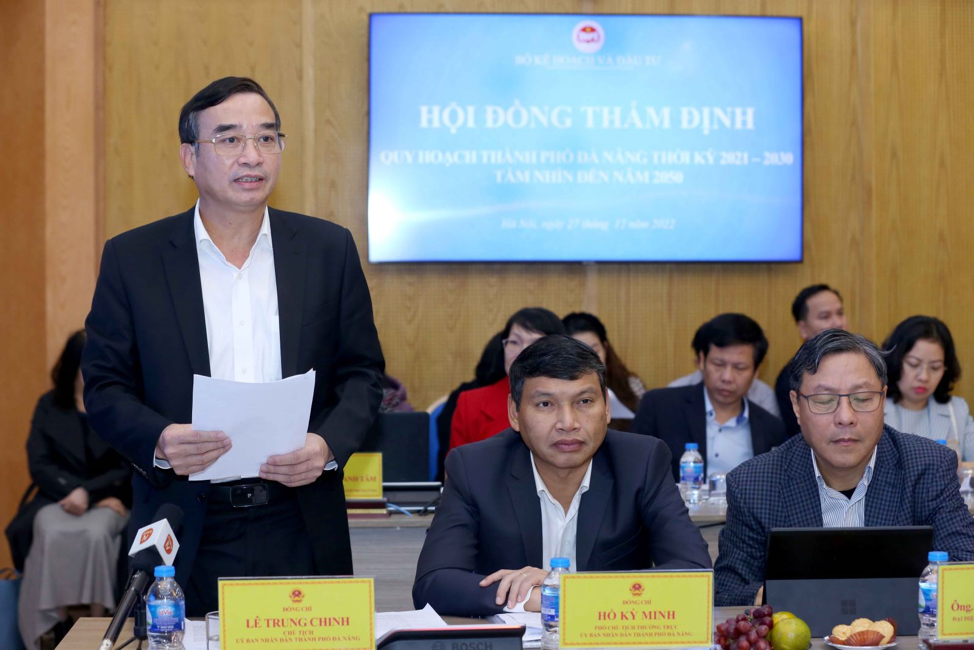 Chủ tịch UBND thành phố Đà Nẵng Lê Trung Chinh phát biểu tại phiên họp - Ảnh: MP.