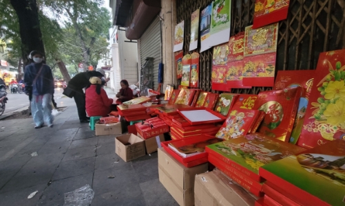 Kinh tế khó khăn khiến thị trường lịch Tết trầm lắng