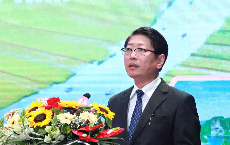 &Ocirc;ng Trần Song T&ugrave;ng, Ph&oacute; Chủ tịch UBND tỉnh Ninh B&igrave;nh ph&aacute;t biểu tại hội nghị.