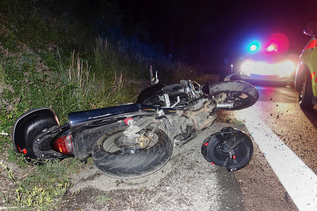 Bộ Luật Dân sự xác định xe cơ giới là nguồn nguy hiểm cao độ nên chính sách bảo hiểm bắt buộc đối với ô tô và xe máy được duy trì để bảo vệ quyền lợi của các nạn nhân trong các vụ tai nạn giao thông.