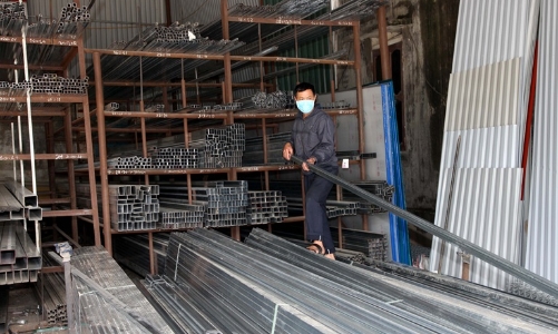 Bất động sản gặp khó, nhiều ngành khác cũng “khổ” theo