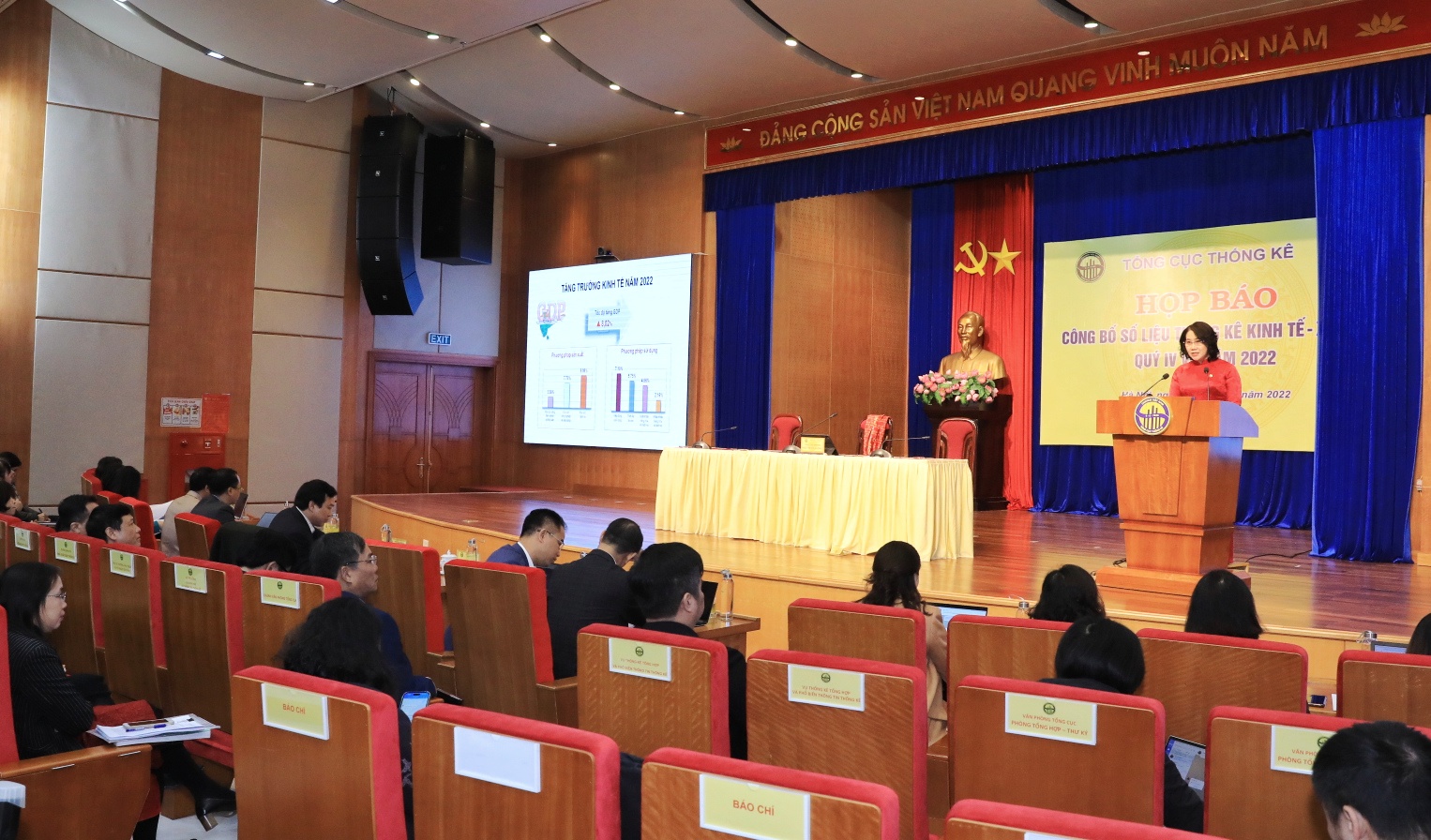Toàn cảnh buổi họp báo.
