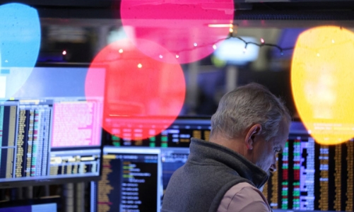 Kéo NAV cuối năm, chứng khoán Mỹ xanh rực, dầu thô tụt giá vì mối lo về Trung Quốc