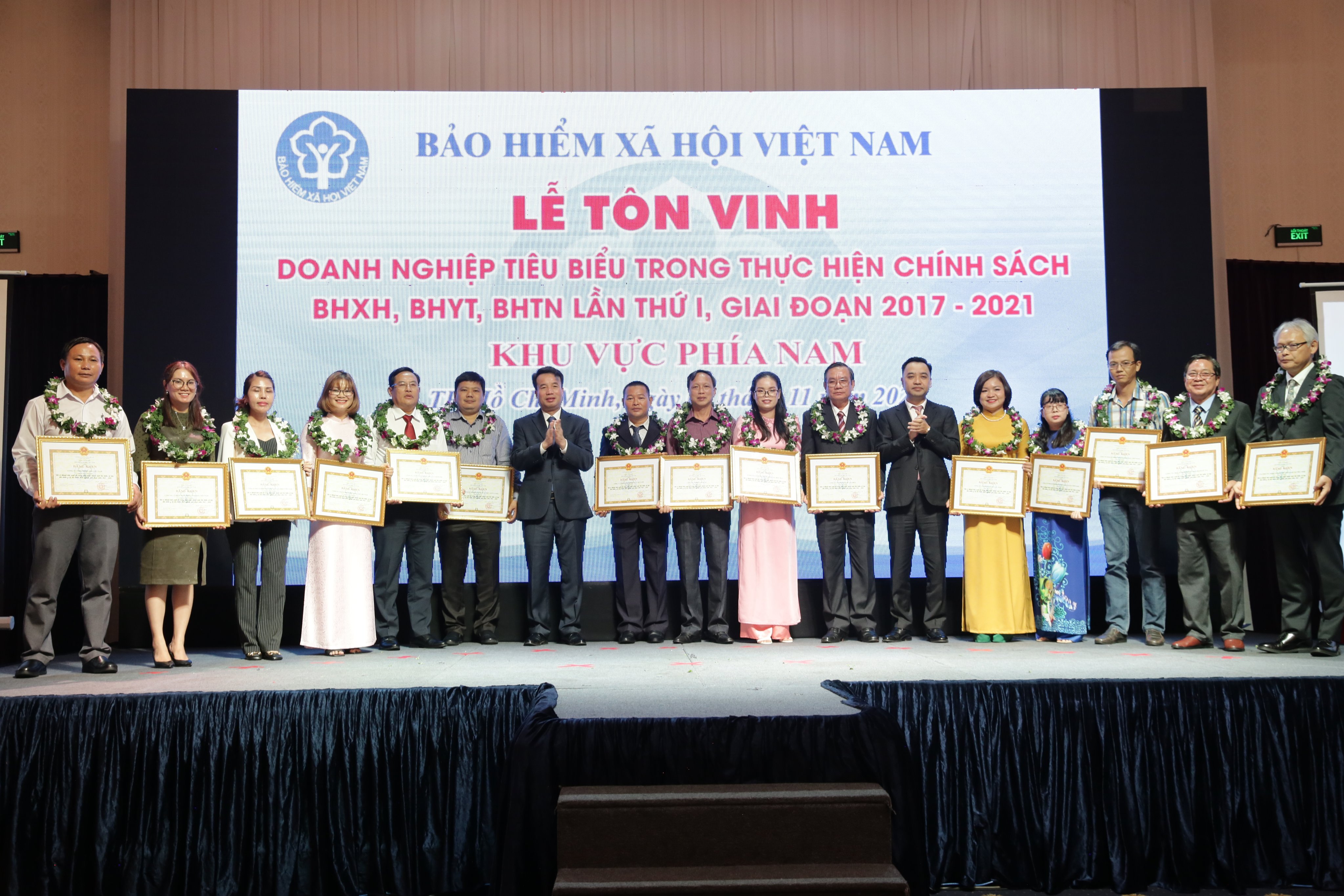 Năm 2022 l&agrave; năm đầu ti&ecirc;n tổ chức Lễ t&ocirc;n vinh doanh nghiệp ti&ecirc;u biểu tr&ecirc;n cả nước trong thực hiện ch&iacute;nh s&aacute;ch, ph&aacute;p luật về bảo hiểm.