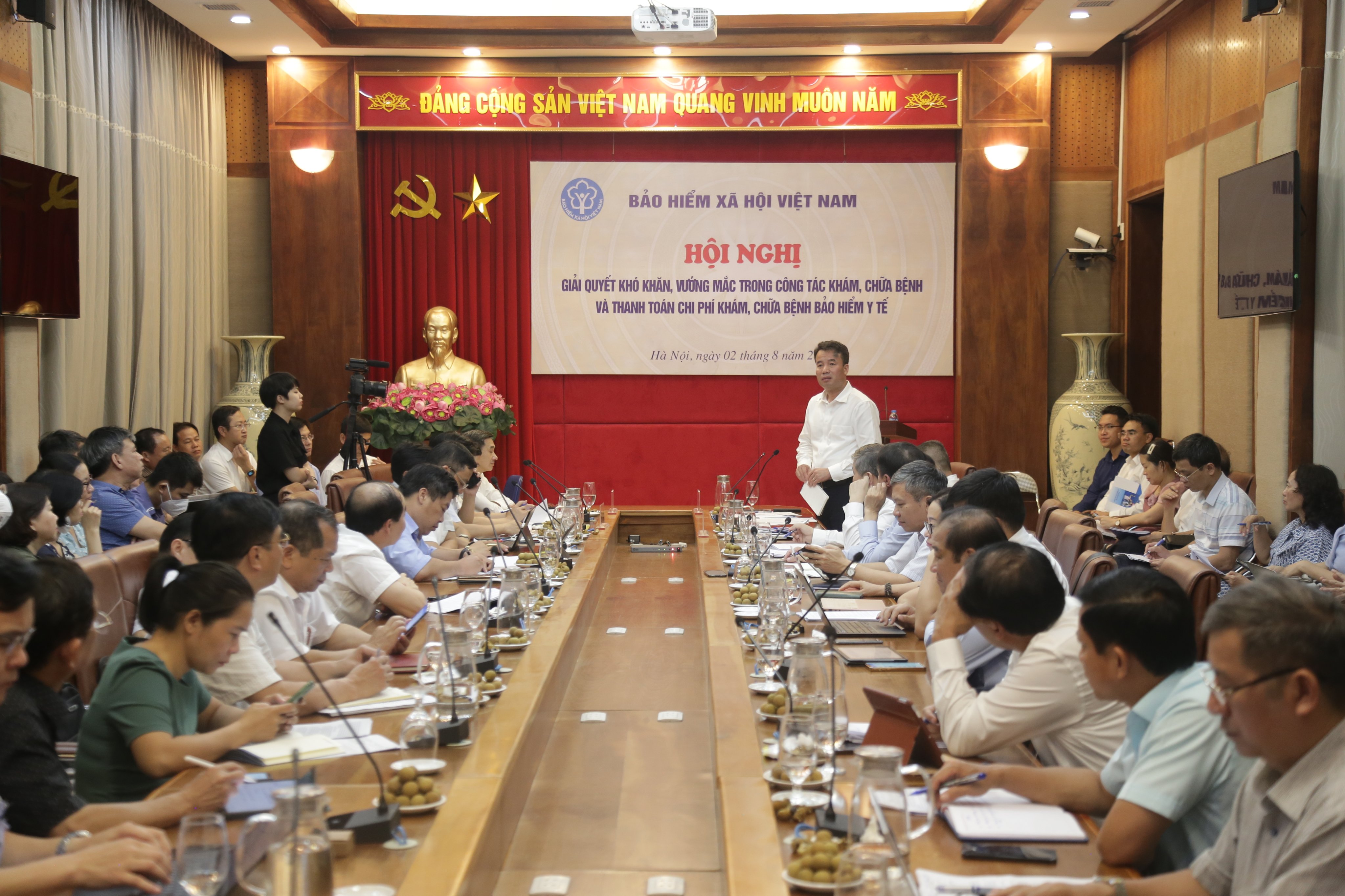 Phối hợp ngành Y tế đề xuất và triển khai các giải pháp tháo gỡ, đảm bảo nguồn kinh phí khám chữa bệnh bảo hiểm y tế.