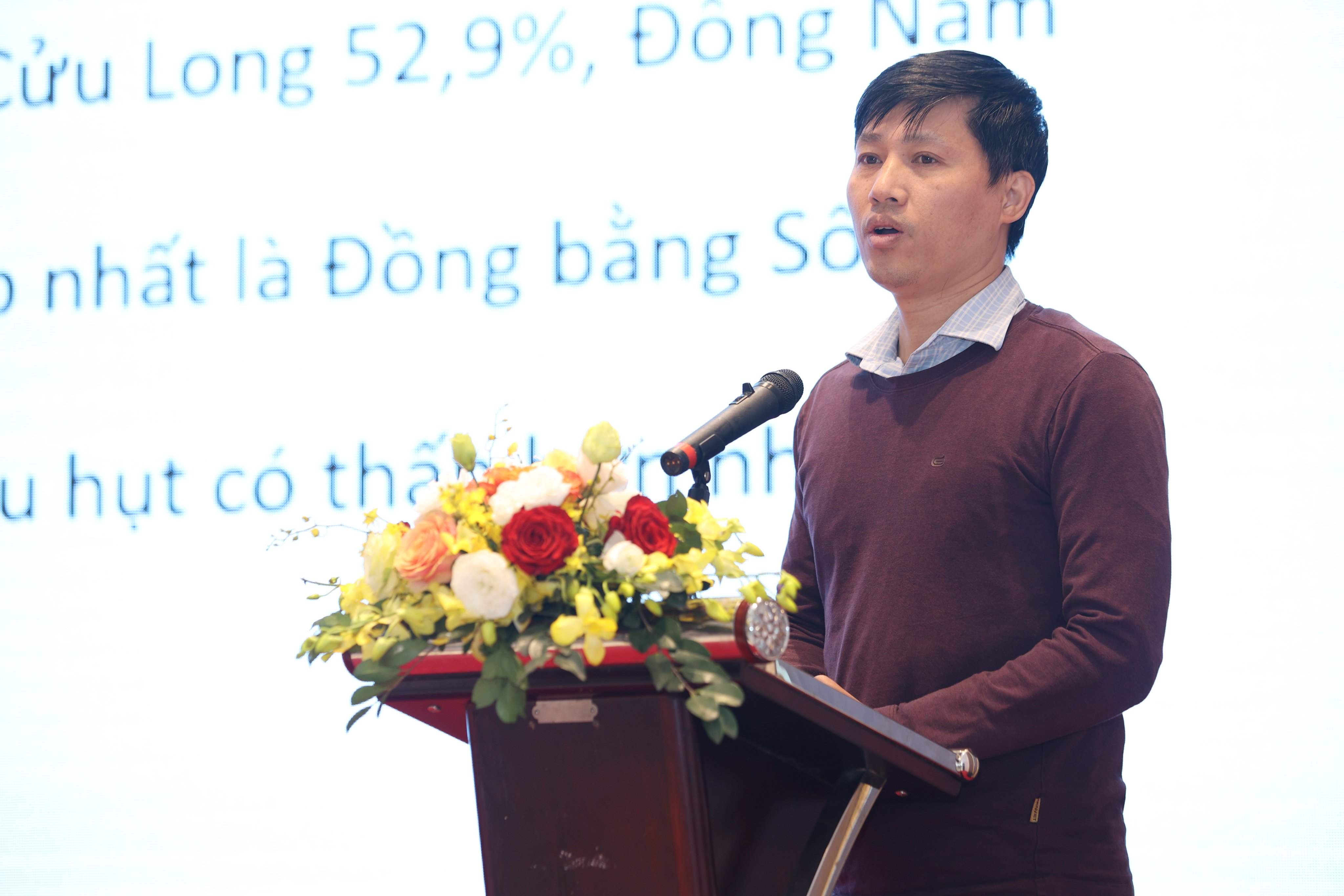 Ông Nguyễn Lê Bình, Phó Chánh văn phòng, Văn phòng quốc gia về giảm nghèo chia sẻ tại hội thảo. Ảnh - Nguyễn Sơn. 
