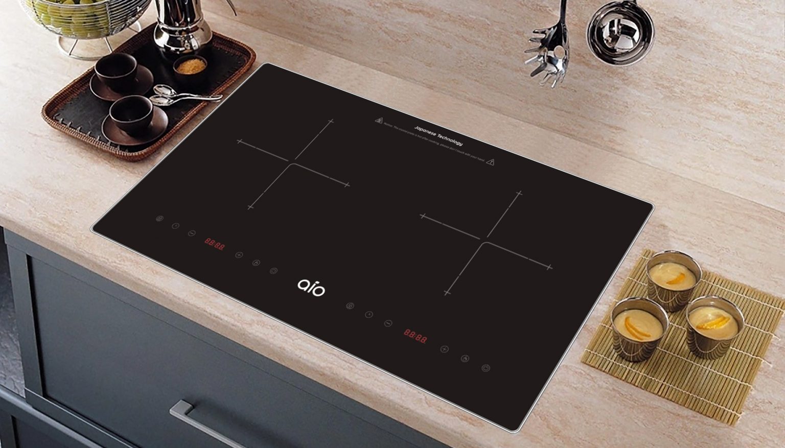 Bếp từ AIO được đặt âm, mang phong cách sang trọng.