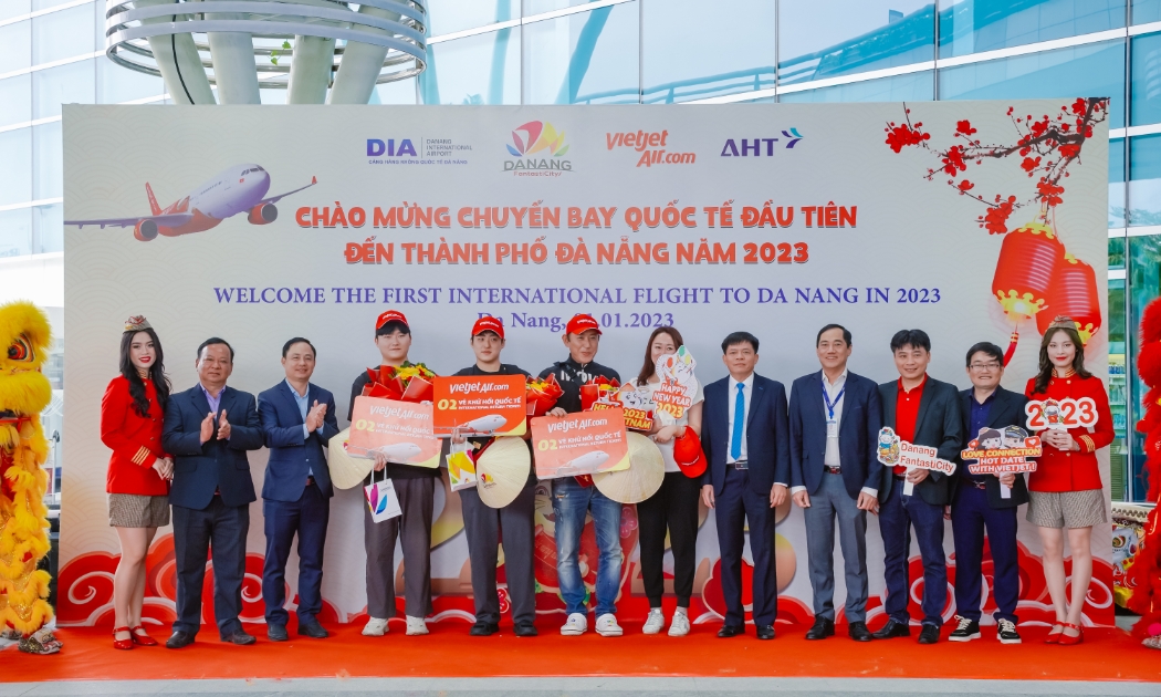 Lễ đón hai chuyến bay đầu tiên đến Đà Nẵng năm 2023.