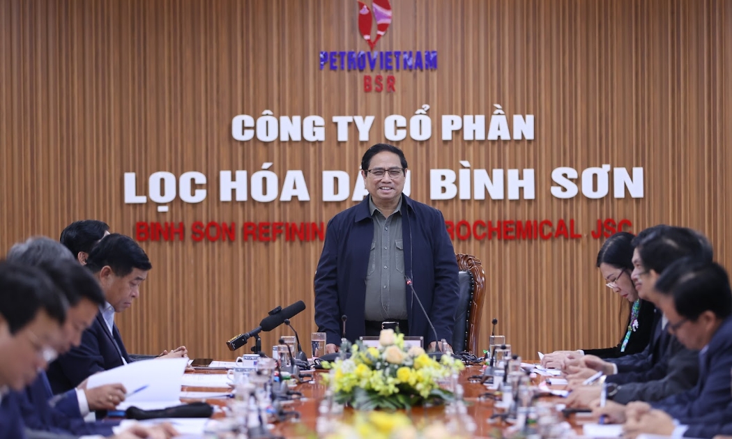 Thủ tướng yêu cầu Tập đoàn Dầu khí Việt Nam khẩn trương triển khai dự án nâng cấp, mở rộng Nhà máy Lọc dầu Dung Quất bảo đảm đúng quy định, kịp thời, hiệu quả - Ảnh: VGP