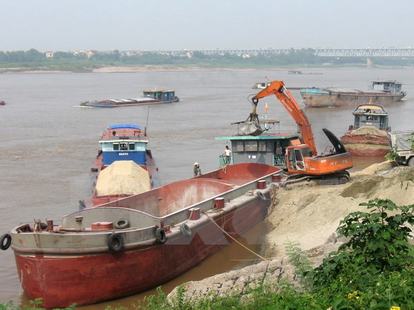 Trong những năm qua, Hà Nội đang tìm nhiều giải pháp ngăn cát tặc