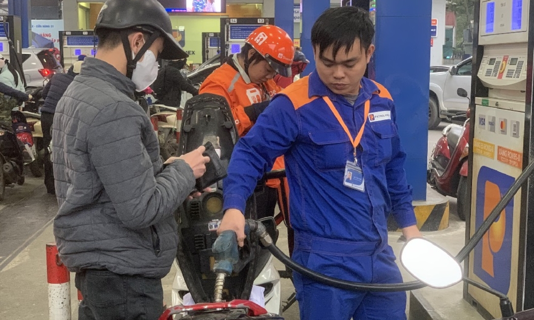 Trong 3 ngày đầu năm 2023, xăng dầu liên tiếp có hai đợt tăng giá.