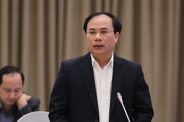 Thứ trưởng Bộ Xây dựng Nguyễn Văn Sinh thông tin tại buổi họp báo