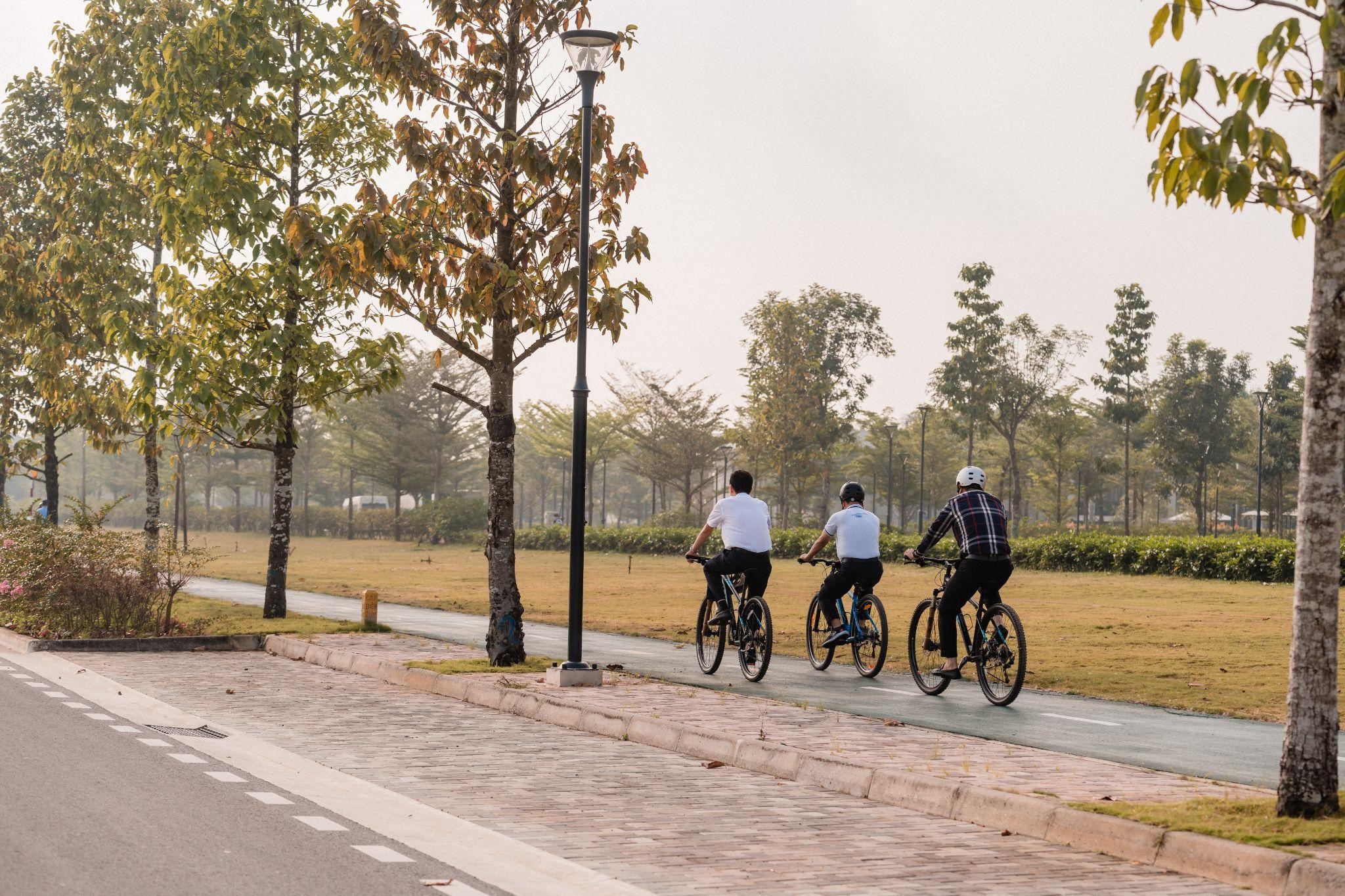 Trải nghiệm đạp xe tr&ecirc;n tuyến đường đạp xe d&agrave;i 8km tại khu đ&ocirc; thị t&iacute;ch hợp Waterpoint.