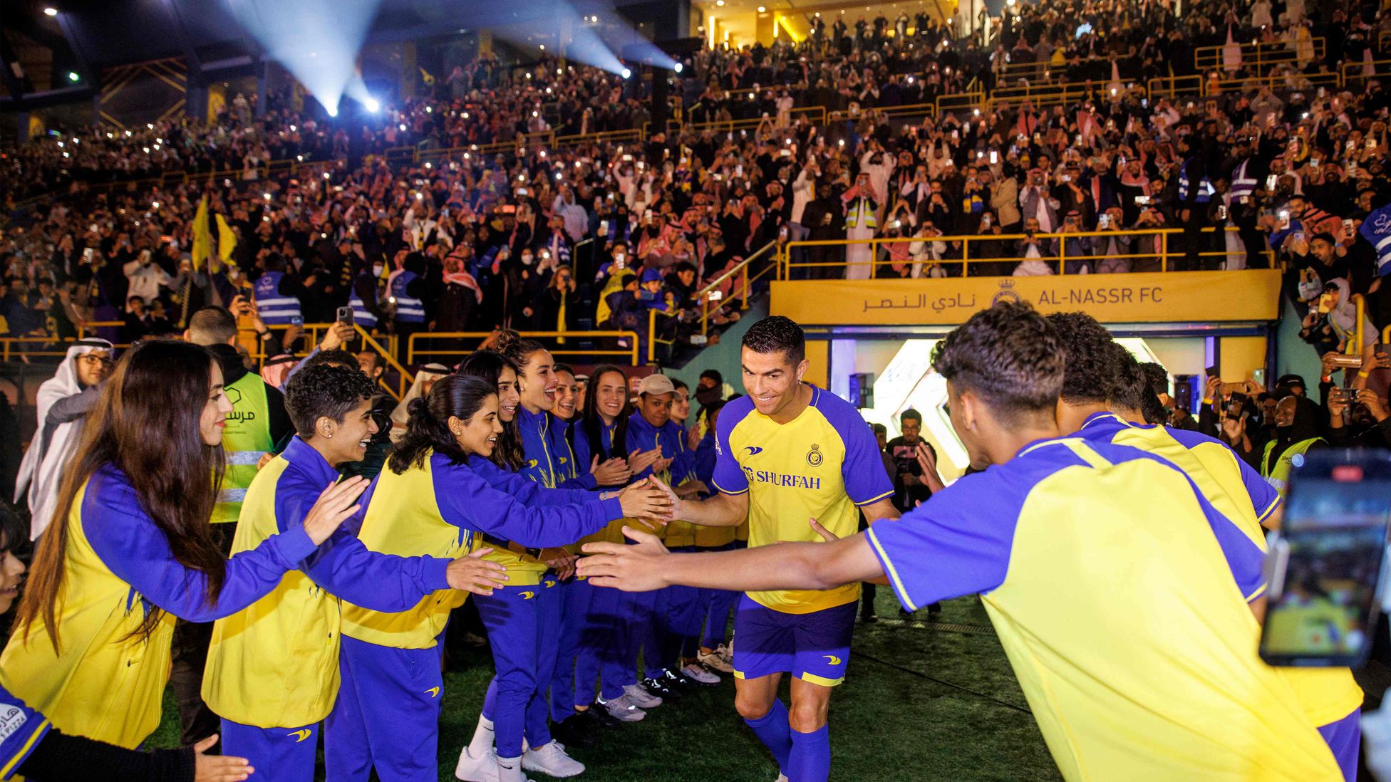Ở buổi lễ ra mắt, 25 ngàn vé xem Ronaldo trình diễn đã bán hết veo.