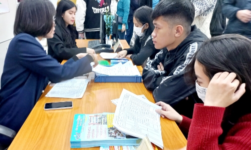 Biến động về mức lương việc làm thời vụ Tết tại Hà Nội