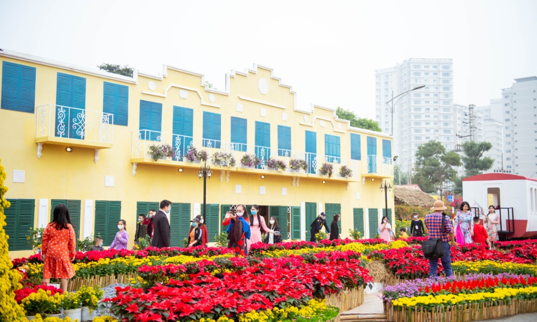 Du xuân là thú vui không thể thiếu trong mỗi dịp Tết đến xuân về.