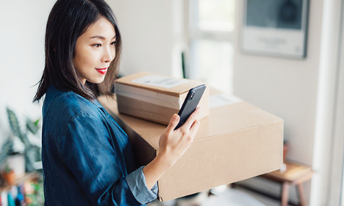 “Xanh hóa” thương mại điện tử bằng bao bì bền vững